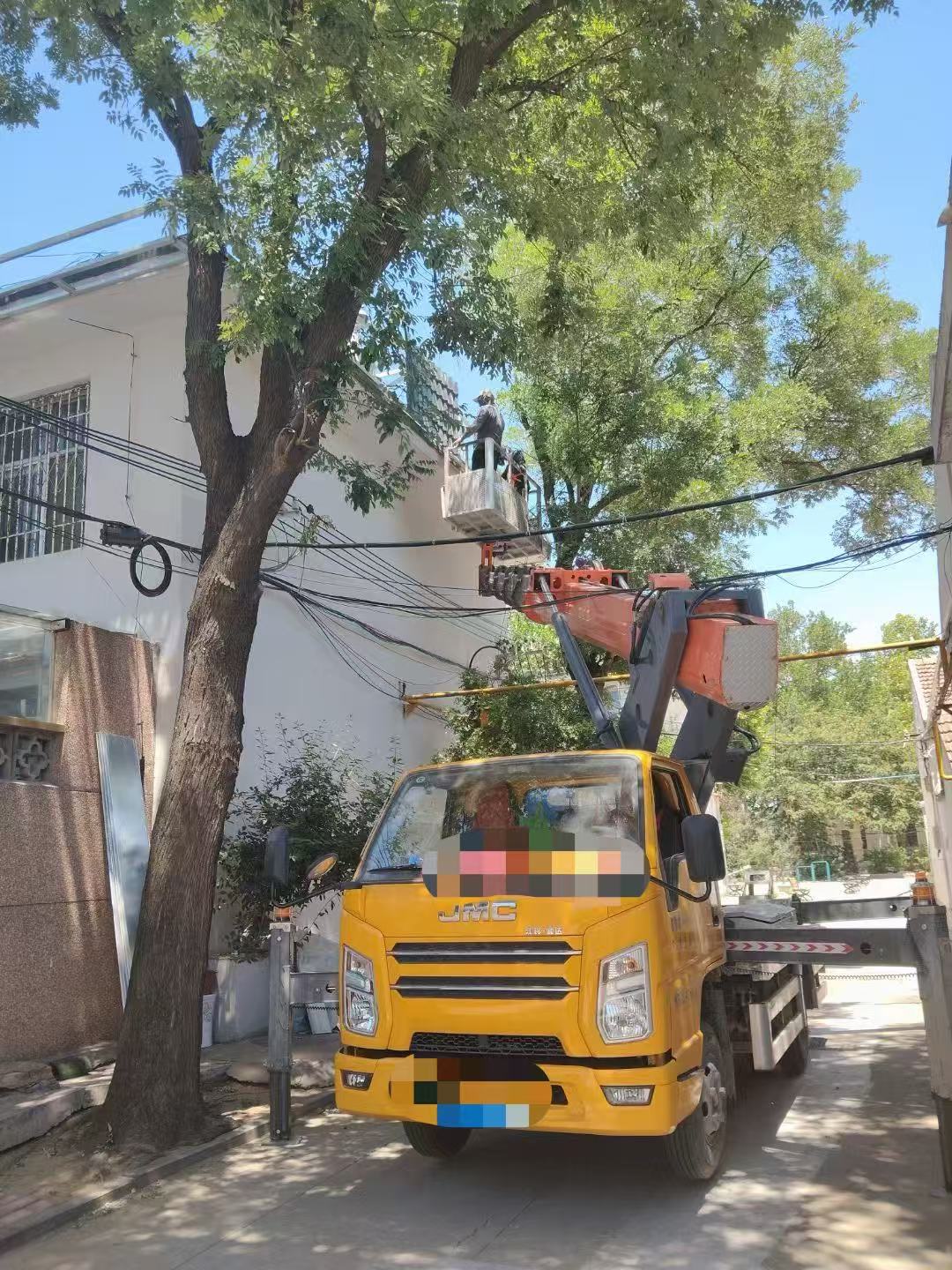 江苏高空作业车能吊装重物吗？最大承载多少公斤？